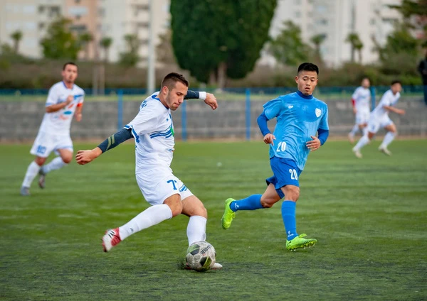 Two teams competing in a match - how to bet on player transfers