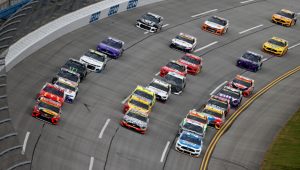 how does nascar car racing betting work