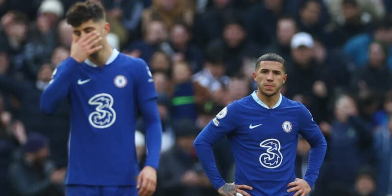 Two disappointed Chelsea players on the pitch